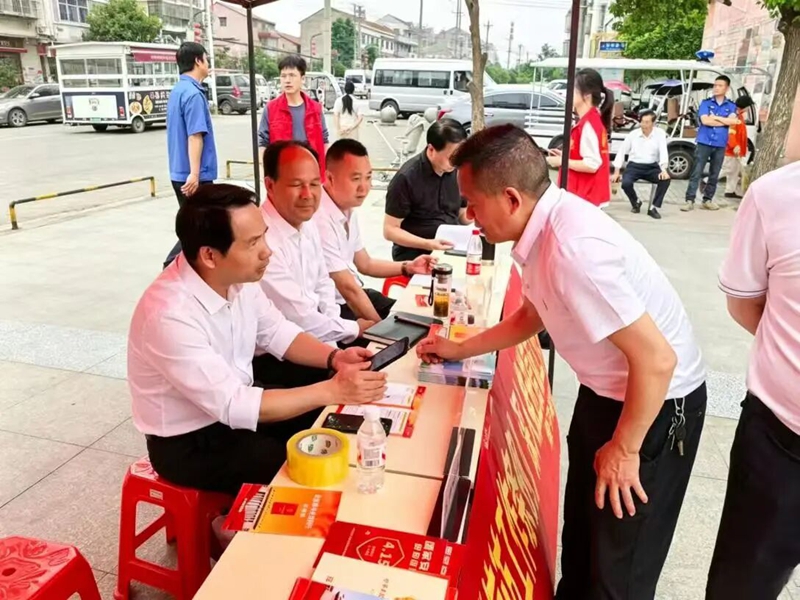 <a href="../xwzx_922/gzdt_923/202605/t20260515_764599.html">法润城乡 典护万家｜鄂州多地联动掀起民法典宣传热潮</a>