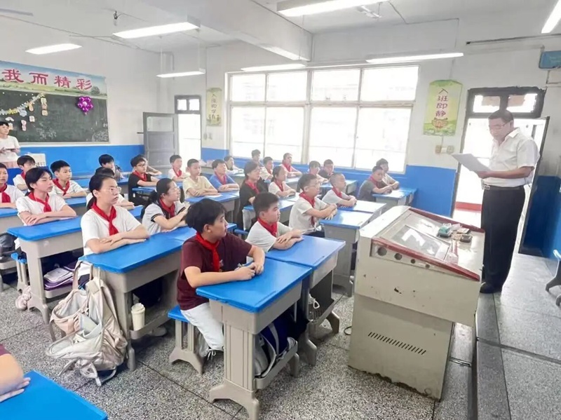 <a href="./xwzx_922/gzdt_923/202609/t20260914_783290.html">全员就位！鄂州法治副校长齐上岗 护航秋季开学第一课</a>